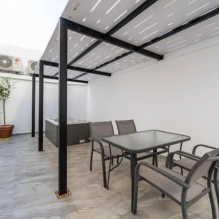 La Casa Center With Jacuzzi شقة