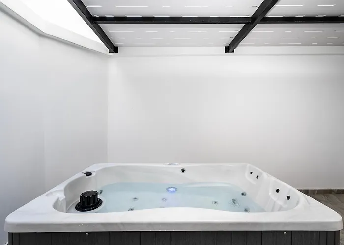 La Casa Center With Jacuzzi Appartamento *