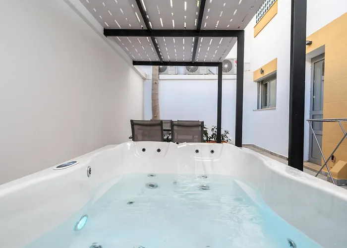 La Casa Center With Jacuzzi Daire İstanköy