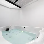 La Casa Center With Jacuzzi Daire İstanköy