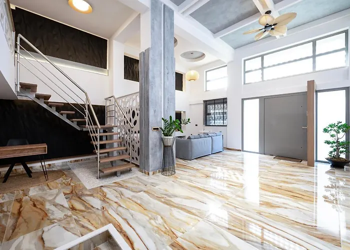 La Casa Center With Jacuzzi Апартаменты *